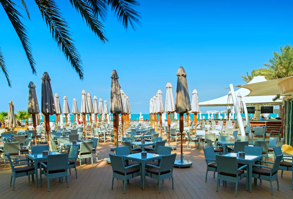 Wavebreaker Beachside Restaurant